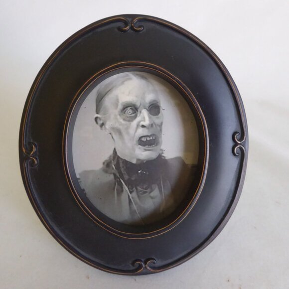 GOTHIC HALLOWEEN HORROR CREEPY SCARY WOMEN EASEL BACK FRAME ODDITY - Picture 7 of 8